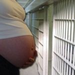 Lee más sobre el artículo Proyecto de Ley Sayén: un cambio en la política penitenciaria que busca lo mejor para las mujeres presas embarazadas y sus hijos