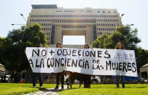 Lee más sobre el artículo Tres expertas desmenuzan las discriminaciones legales que persisten contra las mujeres en Chile